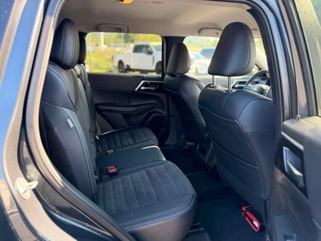 Used 2024 Mitsubishi Outlander AWD image 19
