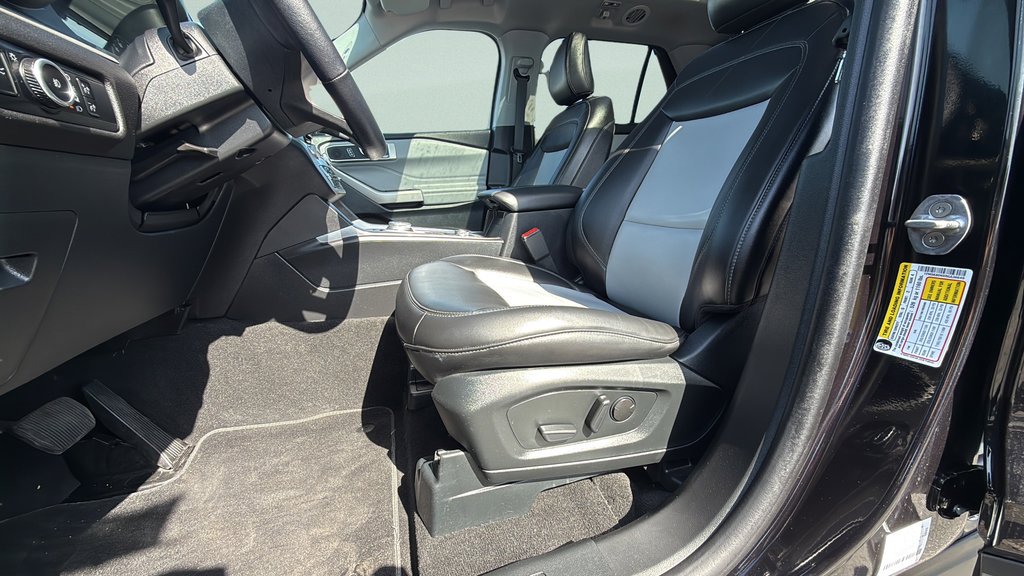 Certified 2024 Ford Explorer XLT w/ Equipment Group 202A AWD/4WD image 17