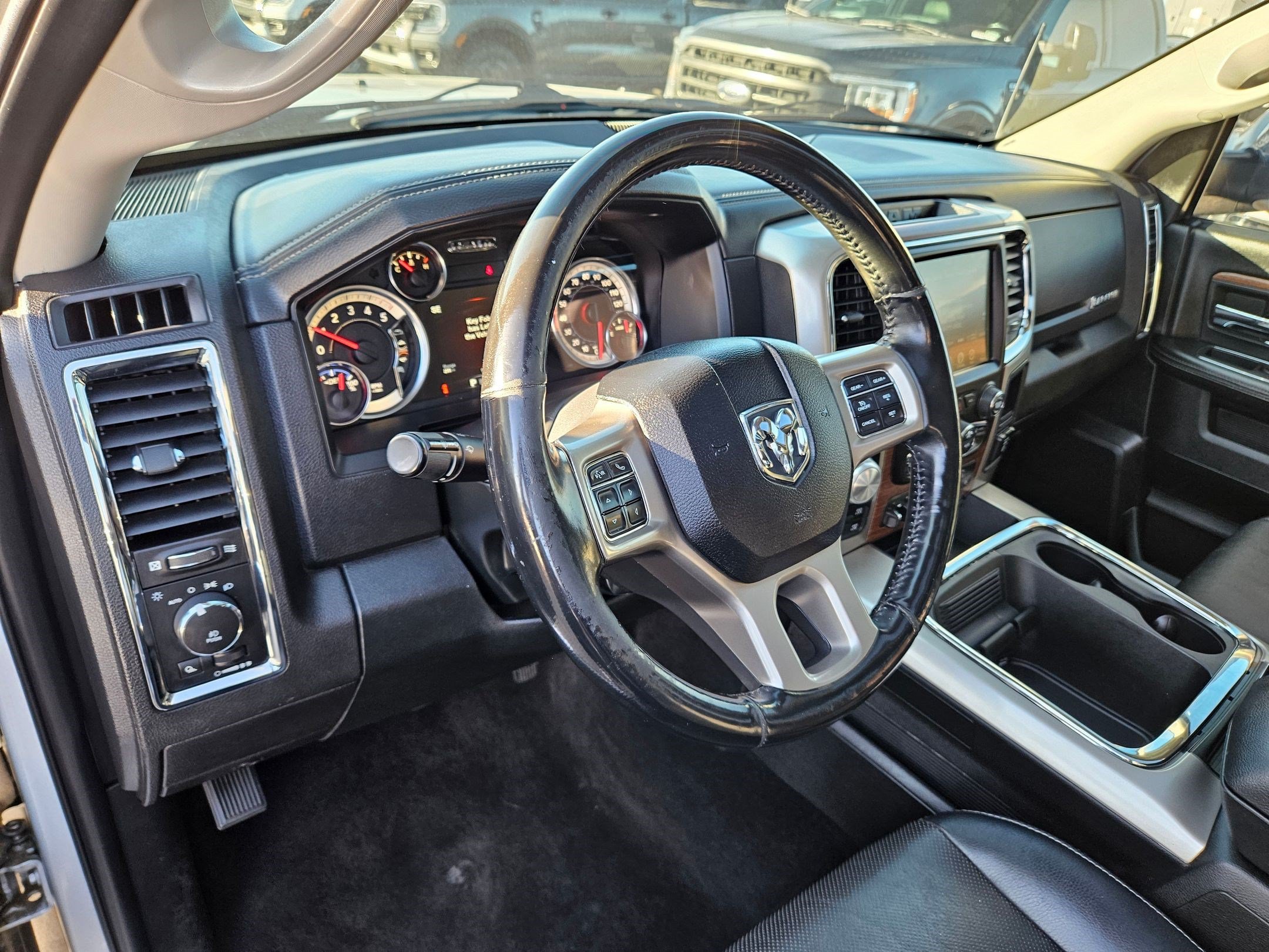 Used 2017 RAM 1500 Laramie AWD/4WD image 16