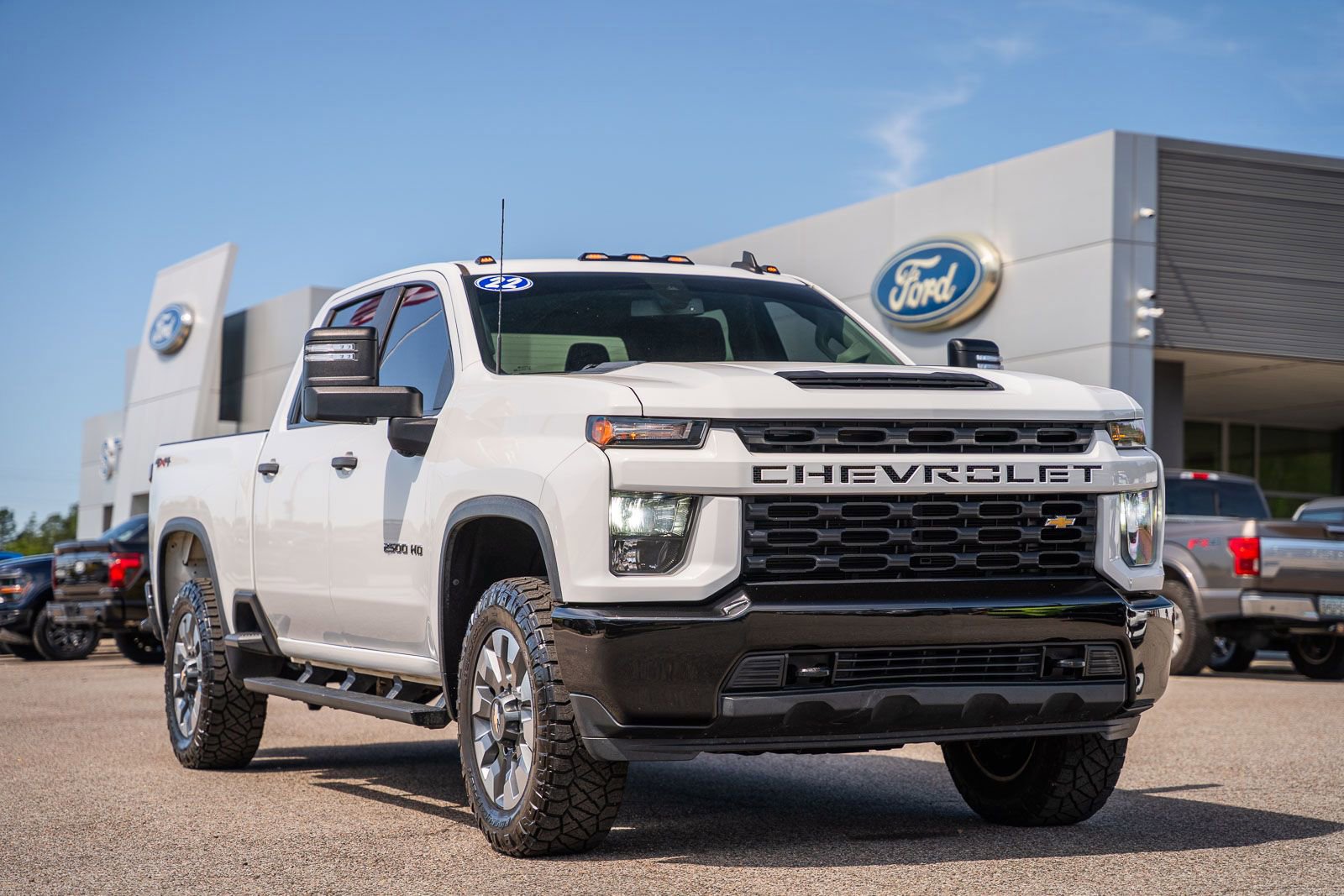 Used 2022 Chevrolet Silverado 2500 Custom w/ Custom Value Package image 7