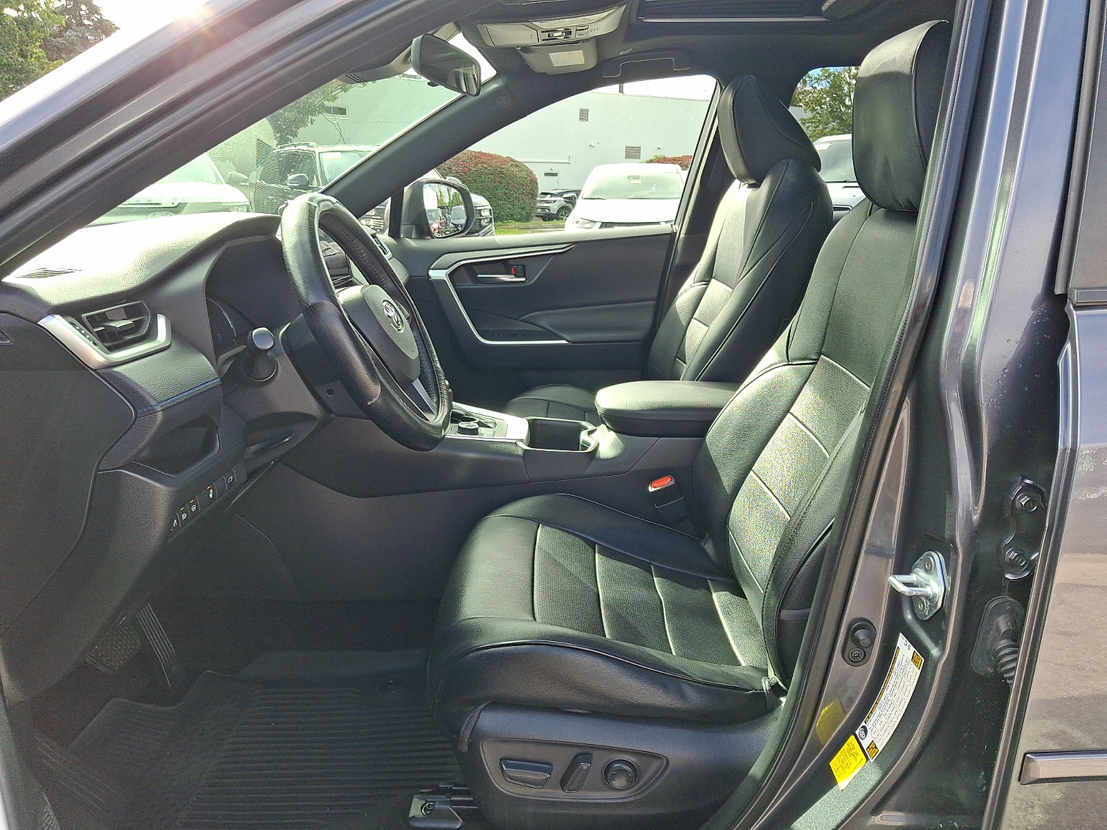 Used 2023 Toyota RAV4 SE w/ Convenience Package AWD/4WD image 17