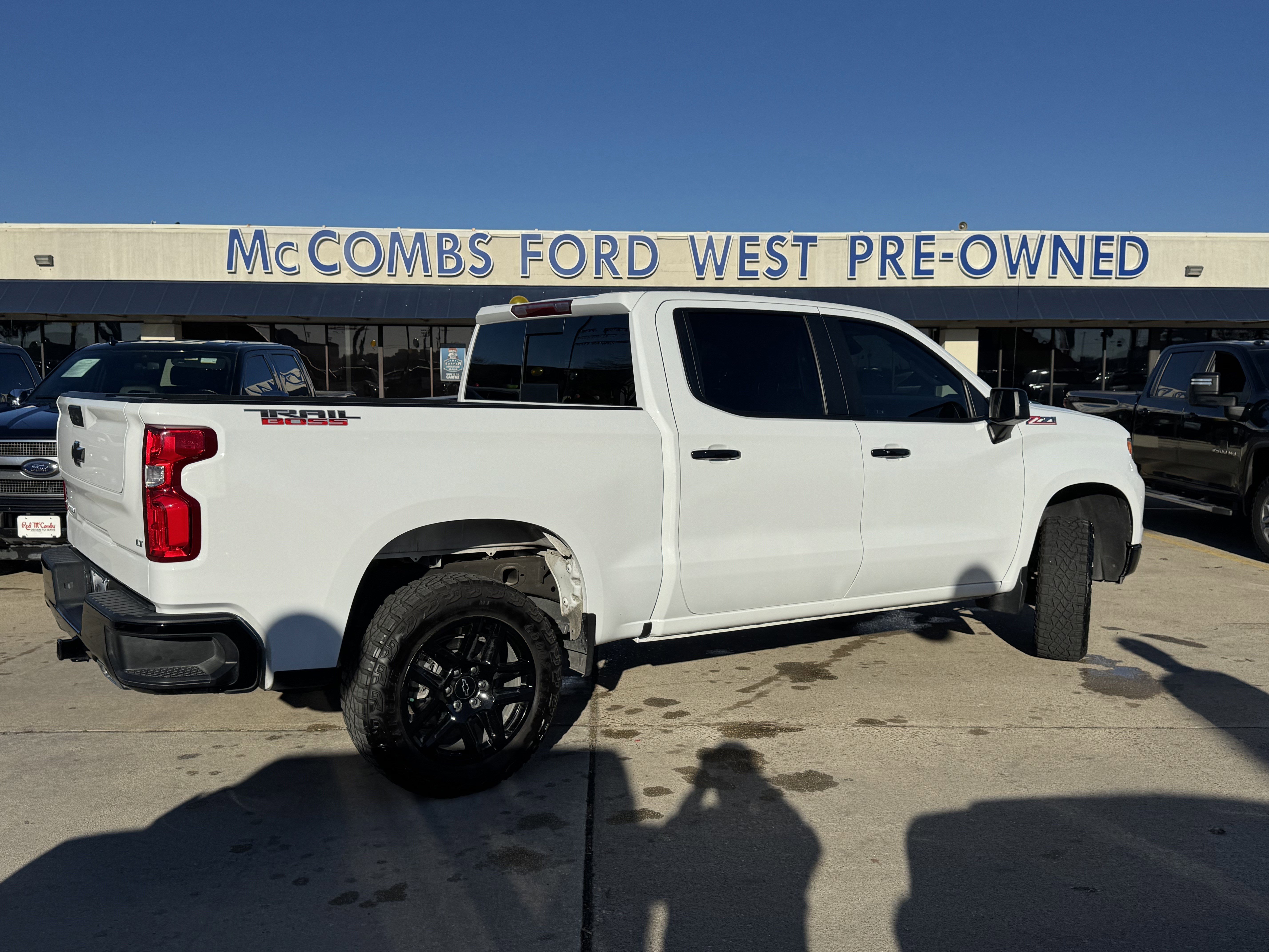 Used 2025 Chevrolet Silverado 1500 LT Trail Boss w/ Convenience Package II image 3