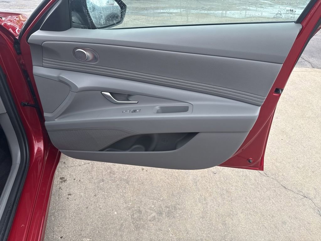 Used 2025 Hyundai Elantra Sport image 42