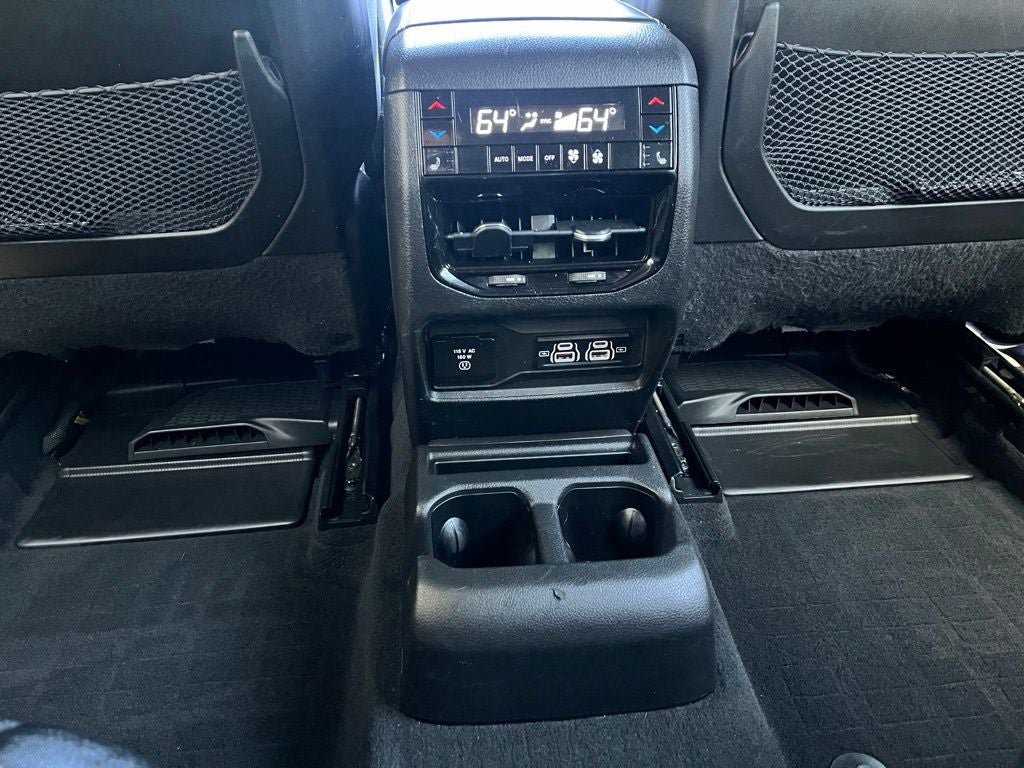 Used 2023 Jeep Grand Cherokee L Overland w/ Luxury Tech Group IV AWD/4WD image 15
