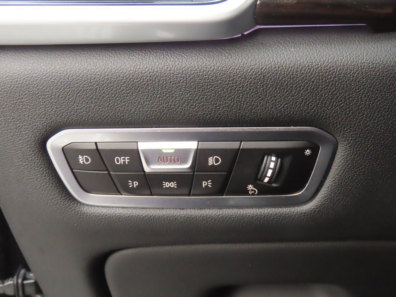 Used 2021 BMW X5 sDrive40i w/ Premium Package RWD image 4