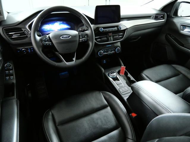 Certified 2022 Ford Escape Titanium w/ Class II Trailer Tow Package image 8