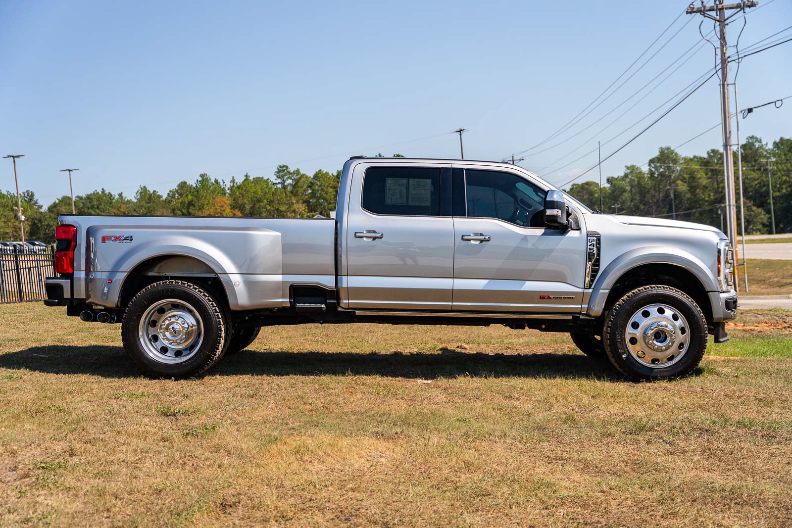 Certified 2024 Ford F450 Platinum w/ FX4 Off-Road Package AWD/4WD image 8