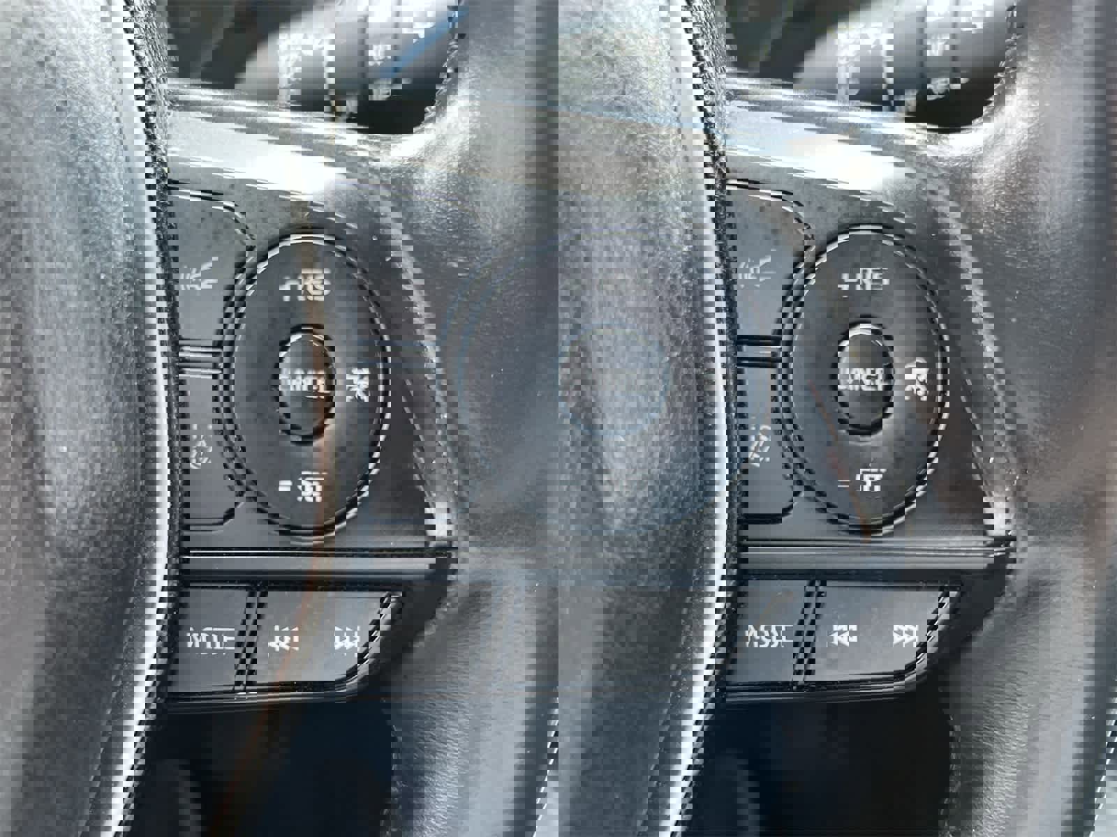 Used 2021 Toyota Venza LE image 25