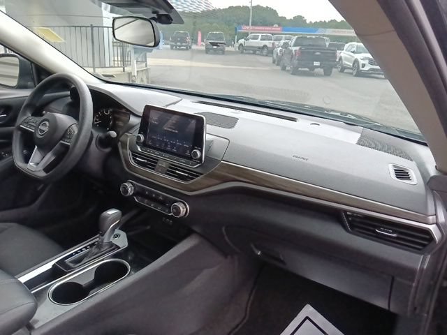 Used 2024 Nissan Altima 2.5 SV FWD image 31