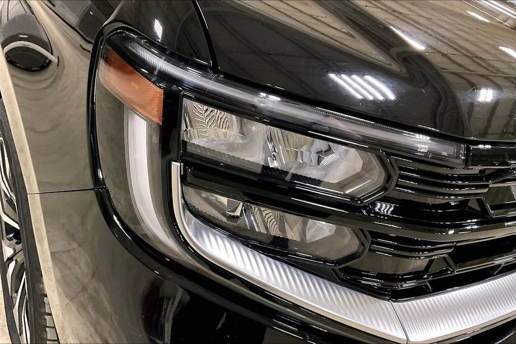 Certified 2025 Ford Expedition Max Platinum w/ Driver's Package AWD/4WD image 28