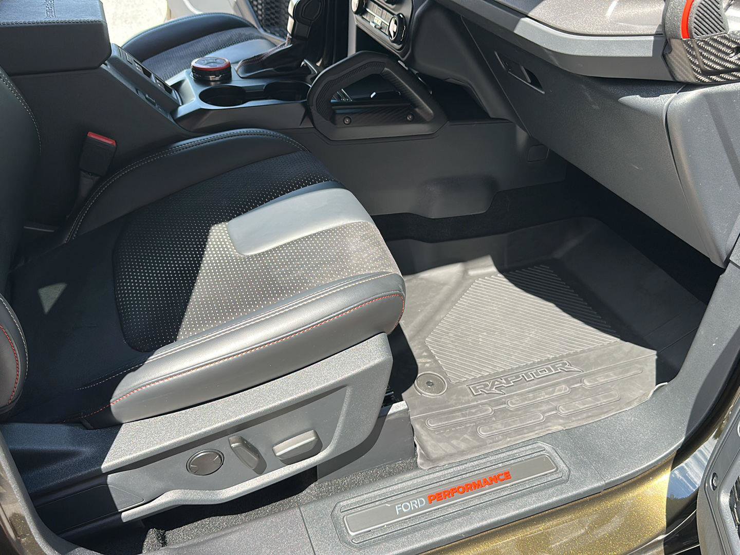 Certified 2025 Ford Bronco Raptor w/ Interior Carbon Fiber Pack AWD/4WD image 31