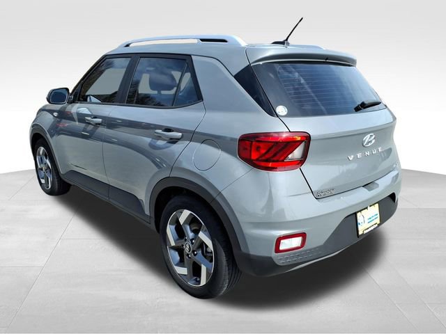 Used 2023 Hyundai Venue SEL image 4