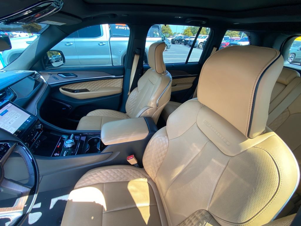Used 2024 Jeep Grand Cherokee Summit w/ Advanced Protech Group IV AWD/4WD image 21