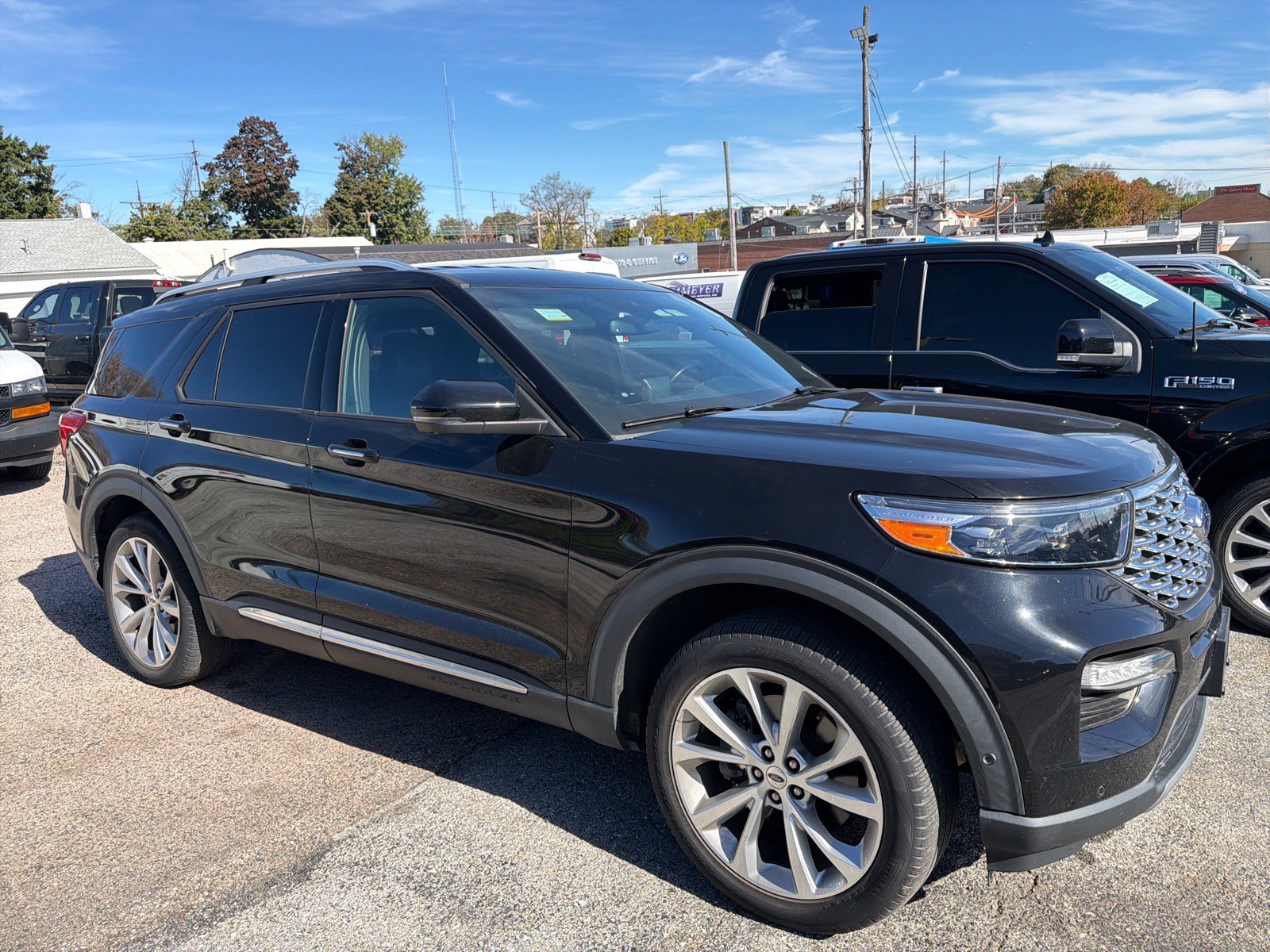 Certified 2021 Ford Explorer Platinum w/ Premium Technology Package AWD/4WD image 3
