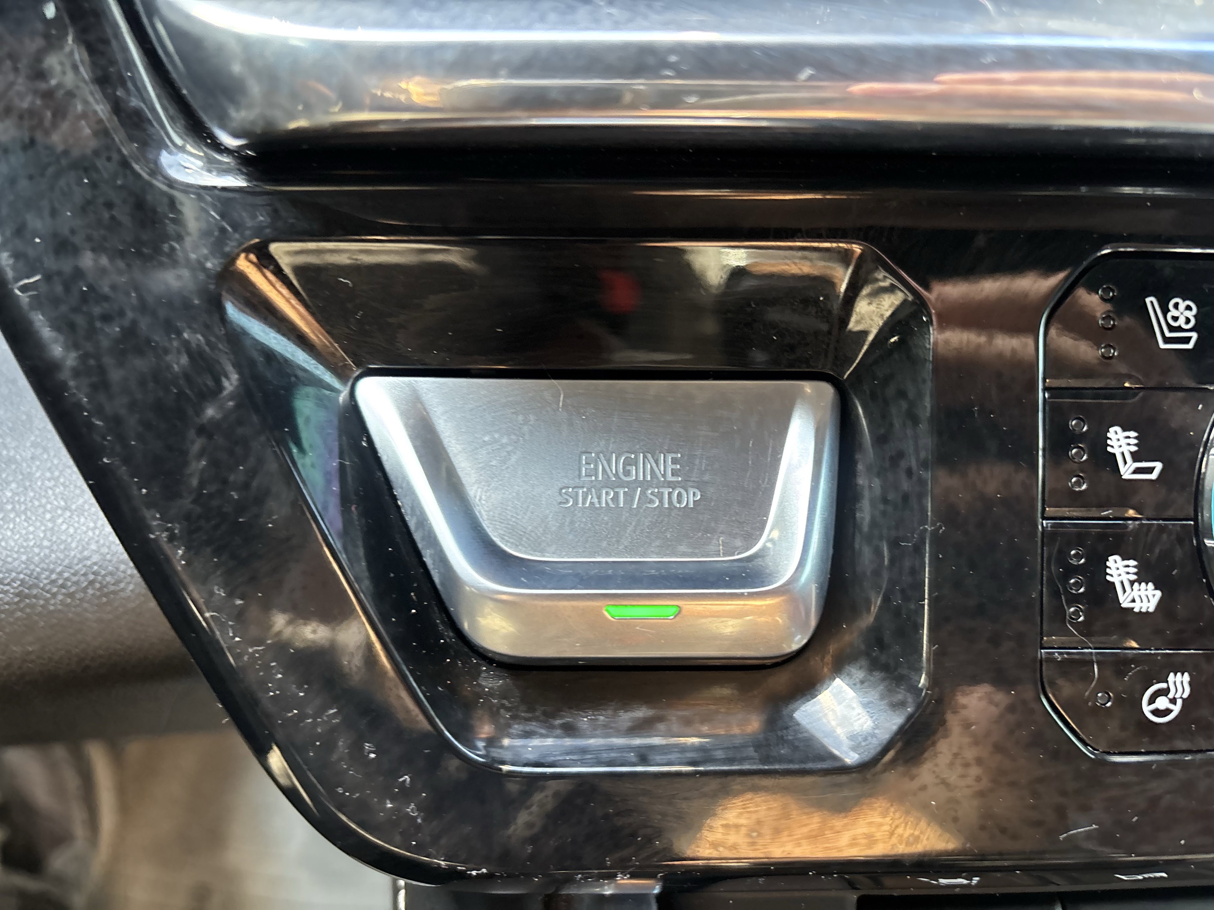 Used 2024 GMC Sierra 1500 Denali Ultimate AWD/4WD image 32
