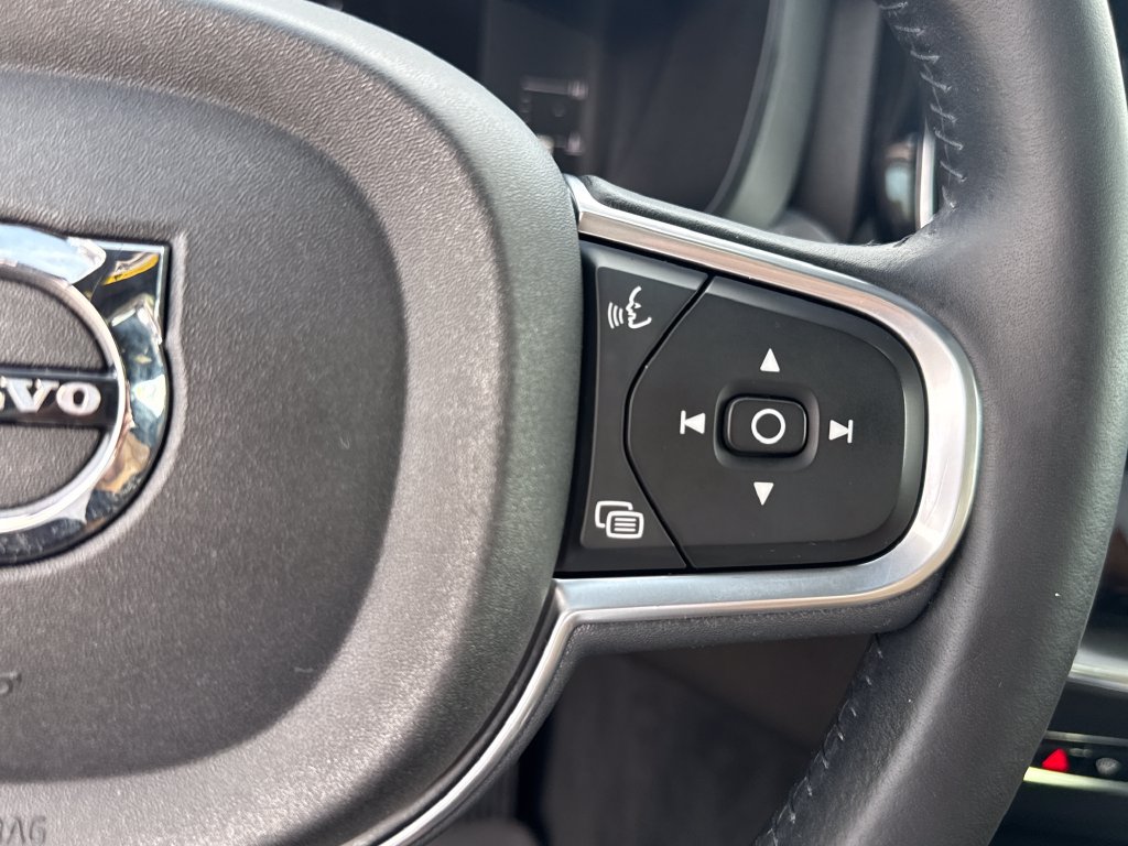 Used 2019 Volvo XC60 T5 Momentum w/ Premium Package AWD/4WD image 16