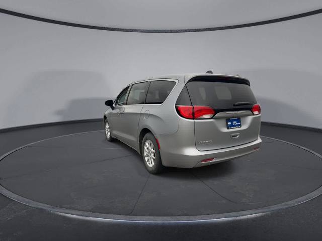 Used 2021 Chrysler Voyager LX FWD image 6