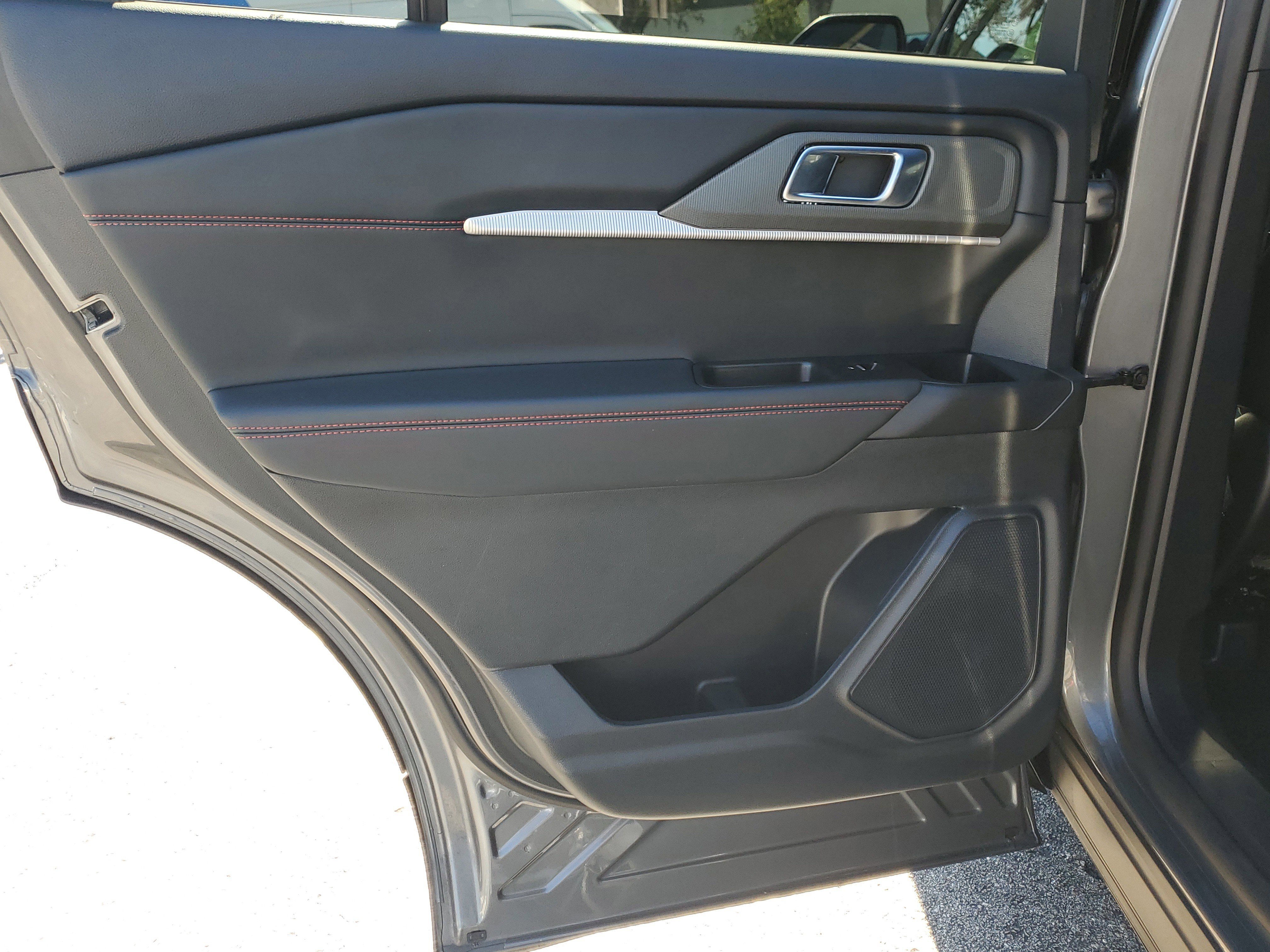 Certified 2025 Ford Explorer ST-Line image 12