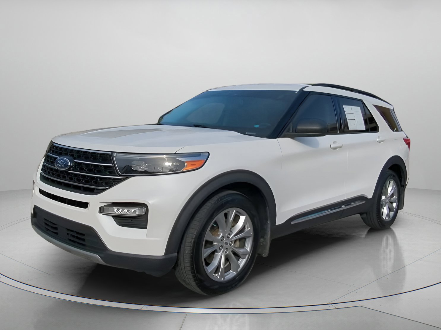 Certified 2020 Ford Explorer XLT w/ Equipment Group 202A image 4