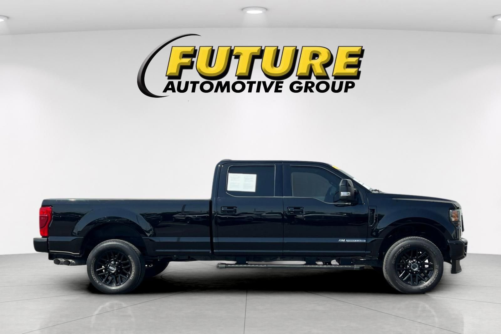 Certified 2022 Ford F250 Lariat w/ Black Appearance Package AWD/4WD image 2