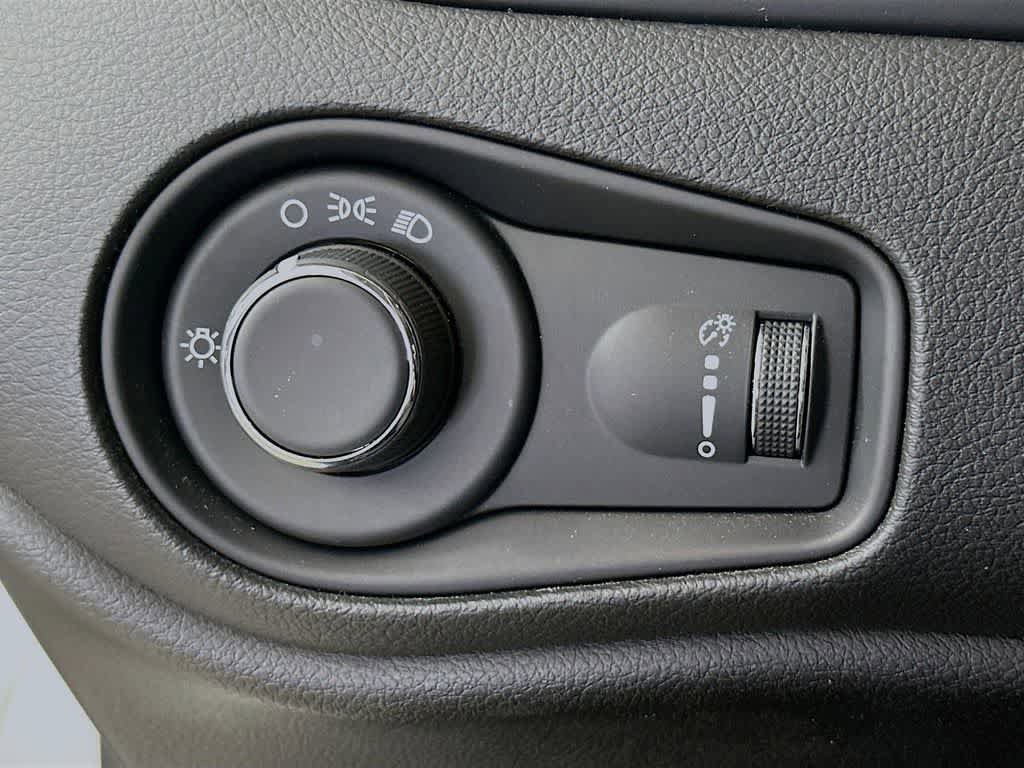 Used 2023 Jeep Renegade Latitude AWD/4WD image 26