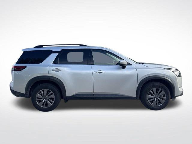 Used 2025 Nissan Pathfinder SV FWD image 4