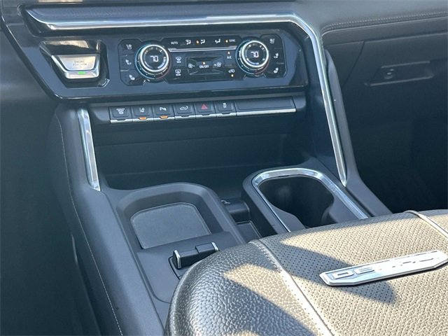 Used 2024 GMC Sierra 3500 Denali w/ Denali Reserve Package image 18