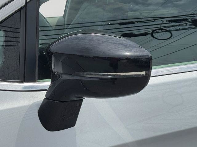 Used 2024 Chrysler Pacifica Touring-L FWD image 26