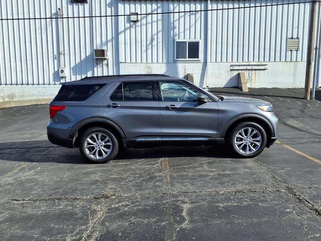 Certified 2021 Ford Explorer XLT w/ Equipment Group 202A AWD/4WD image 2
