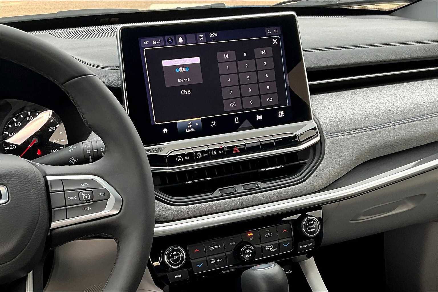 Used 2024 Jeep Compass Latitude w/ Convenience Group image 8