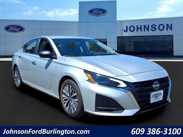 Used 2024 Nissan Altima 2.5 SV FWD image 2
