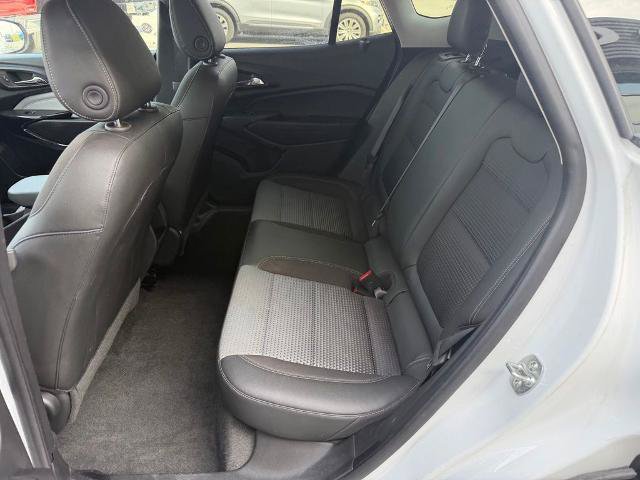 Used 2025 Chevrolet Trax LT w/ LT Convenience Package FWD image 13