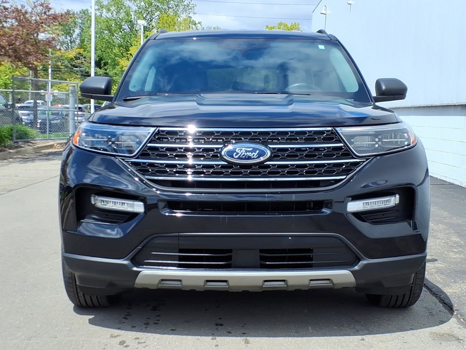 Certified 2023 Ford Explorer XLT w/ Equipment Group 202A AWD/4WD image 2