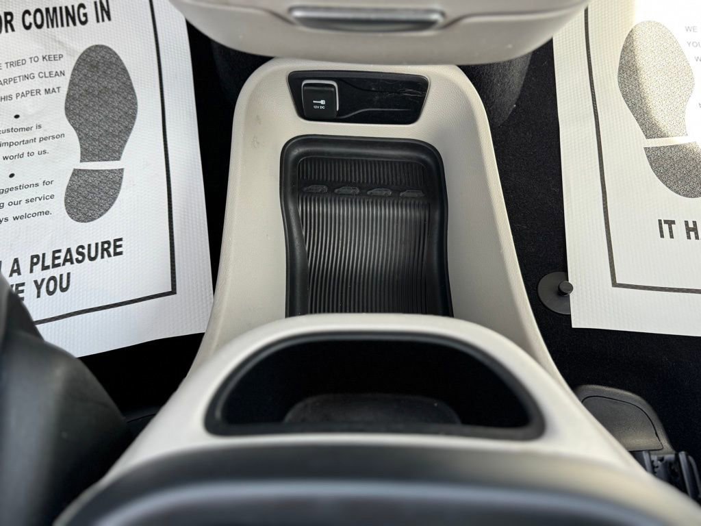 Used 2023 Chrysler Pacifica Touring-L image 29