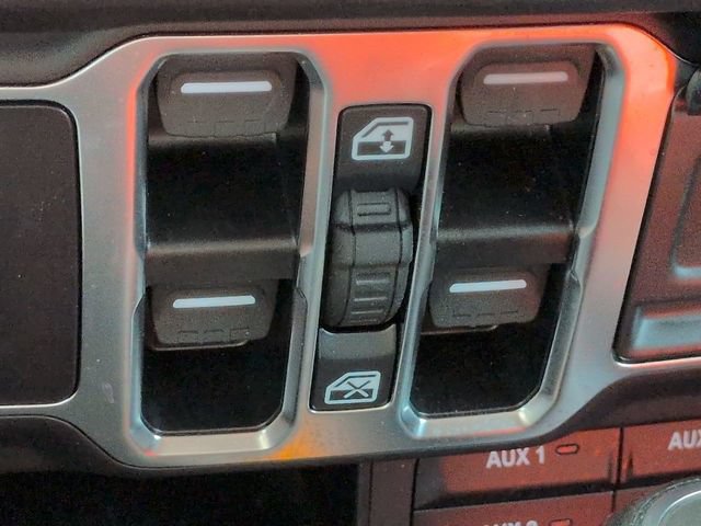 Used 2025 Jeep Gladiator Mojave AWD/4WD image 23