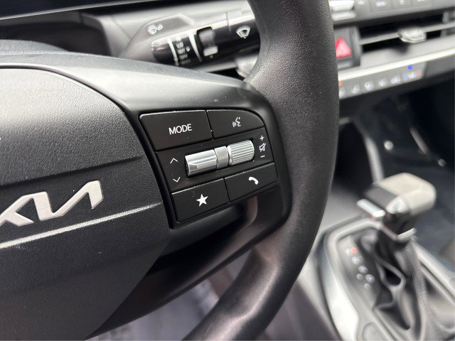 Used 2025 Kia K4 FWD image 23