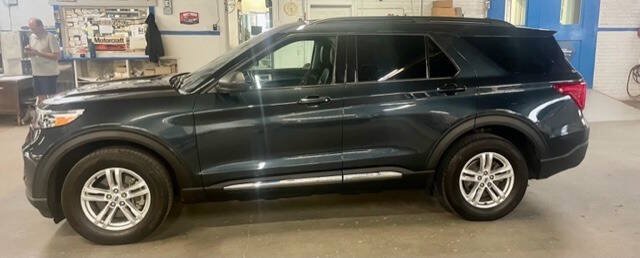 Certified 2023 Ford Explorer XLT w/ Equipment Group 202A AWD/4WD image 3