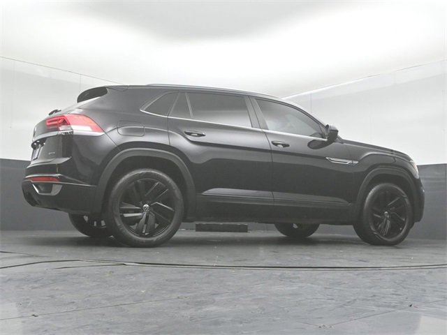 Used 2022 Volkswagen Atlas Cross Sport SE w/ Black Wheel Package image 15