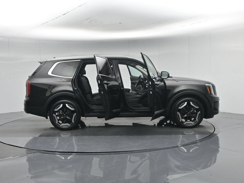 Used 2024 Kia Telluride S FWD image 5