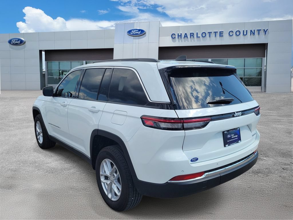 Used 2025 Jeep Grand Cherokee Laredo RWD image 4