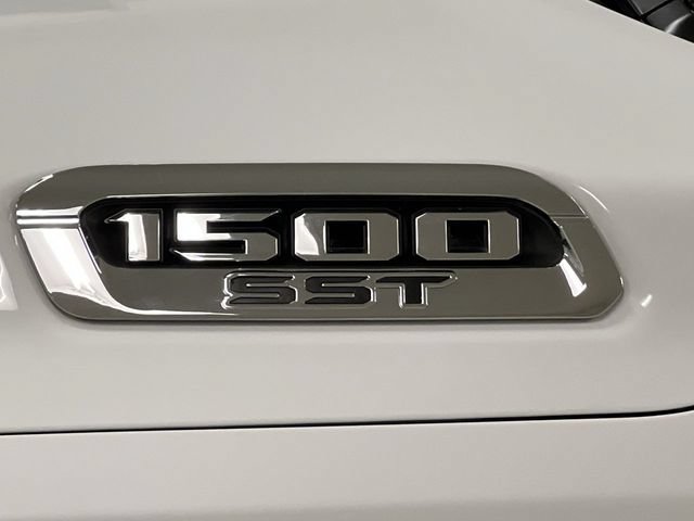 Used 2025 RAM 1500 Laramie AWD/4WD image 18