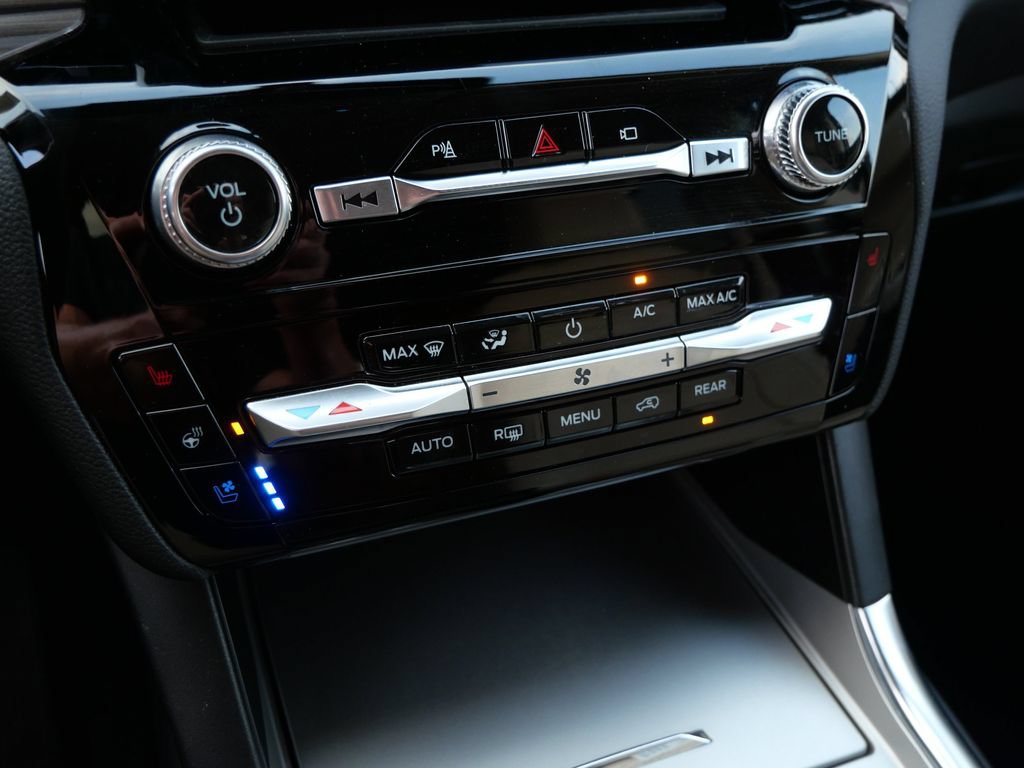 Certified 2023 Ford Explorer Limited AWD/4WD image 28