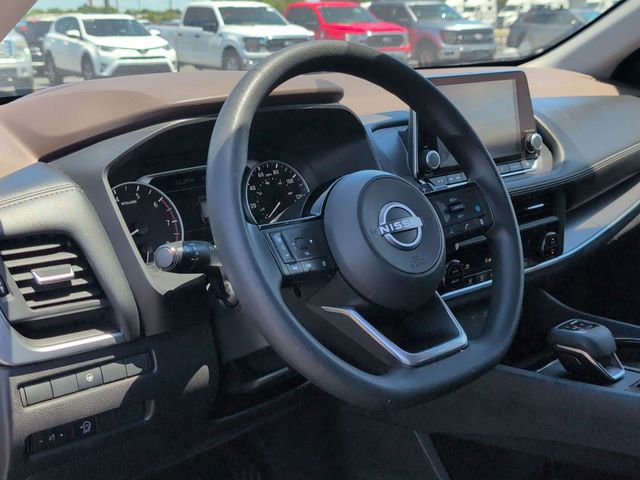 Used 2023 Nissan Rogue SV FWD image 11