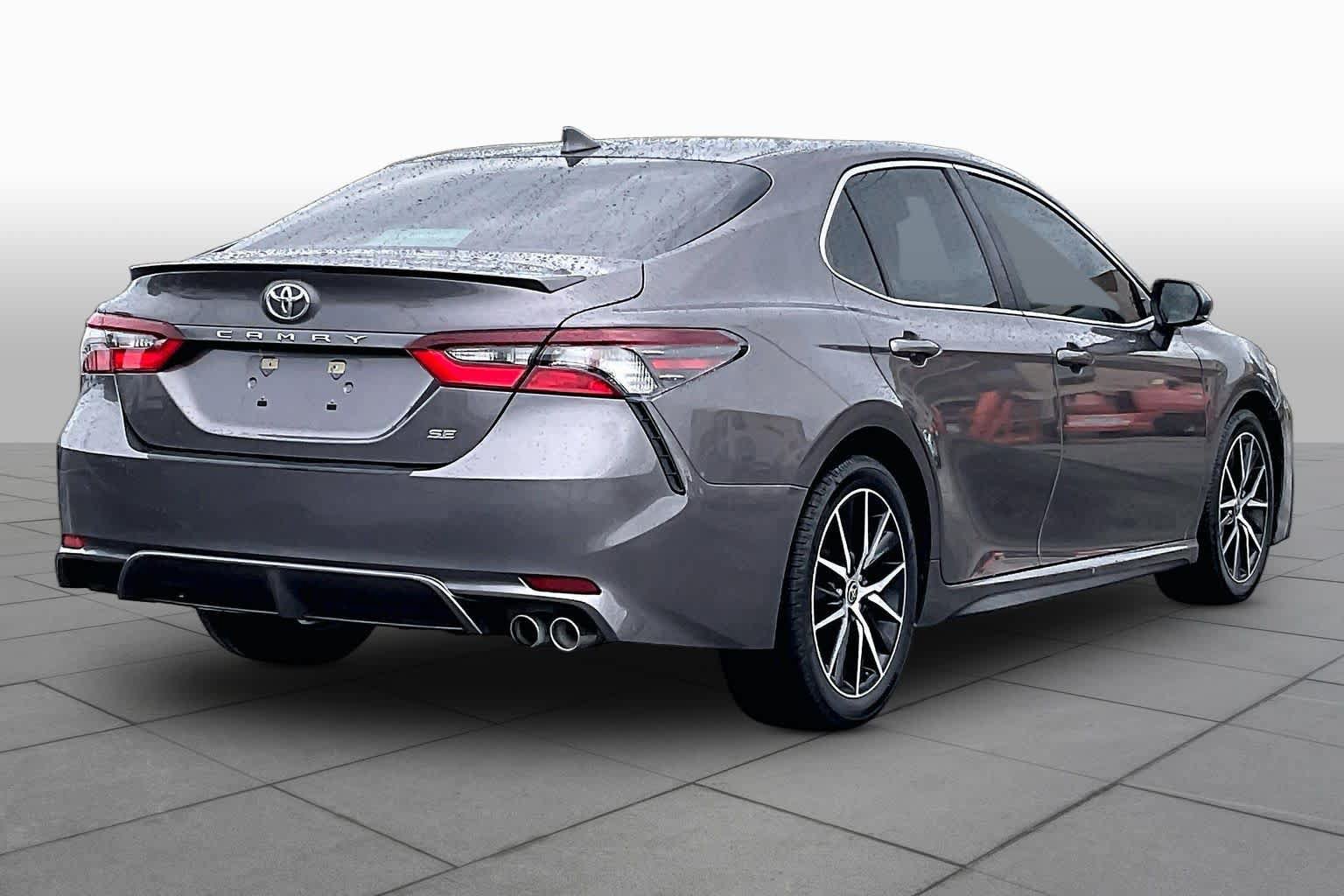 Used 2022 Toyota Camry SE FWD image 13