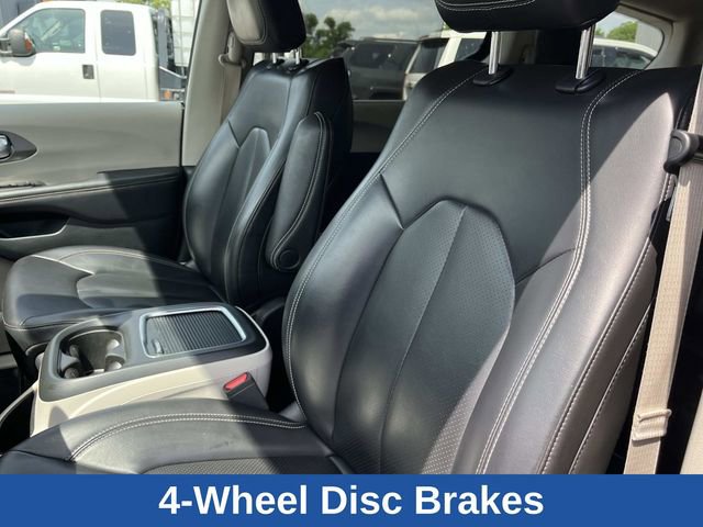 Used 2023 Chrysler Pacifica Touring-L FWD image 34