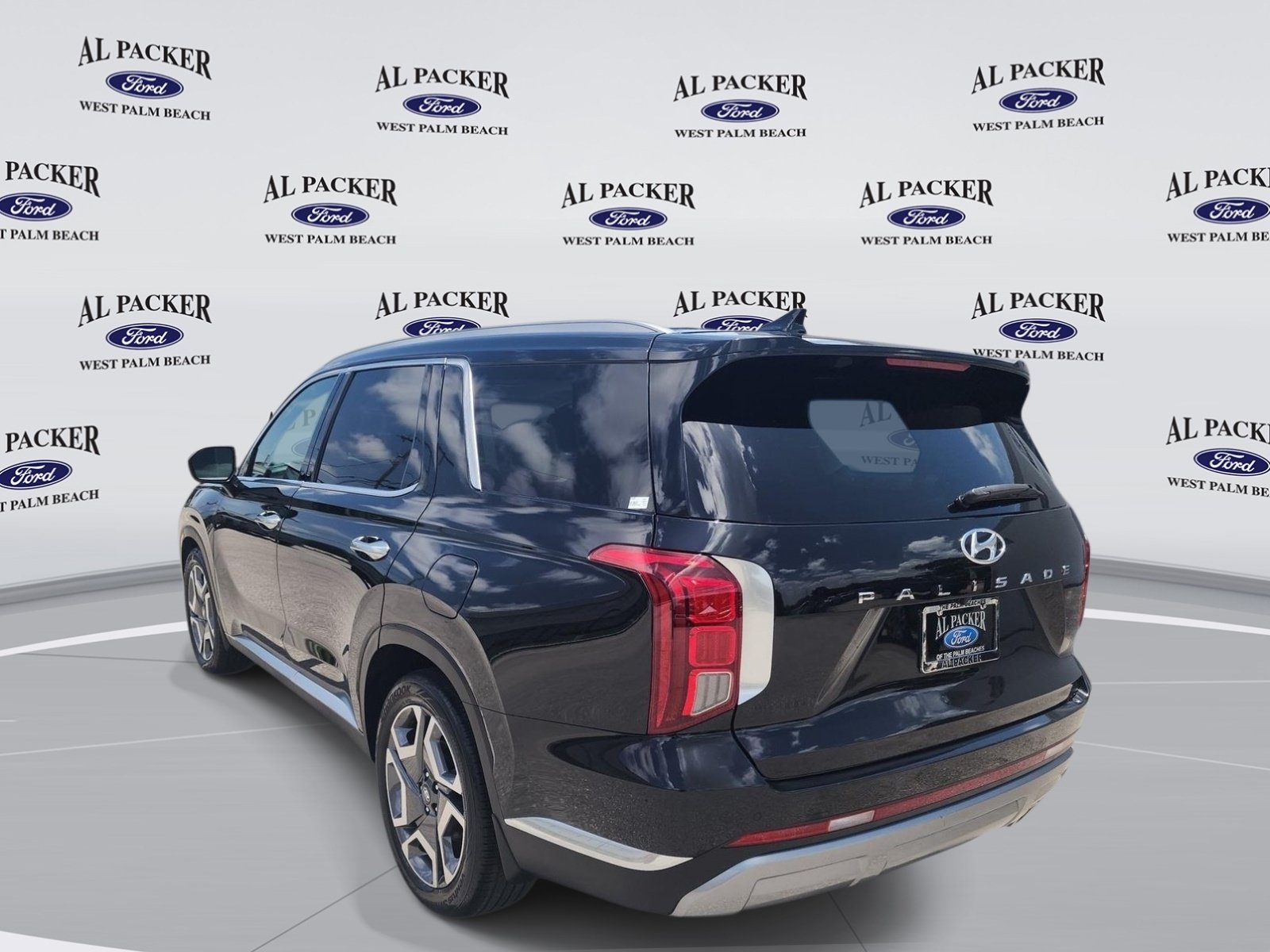 Used 2024 Hyundai Palisade Limited FWD image 3