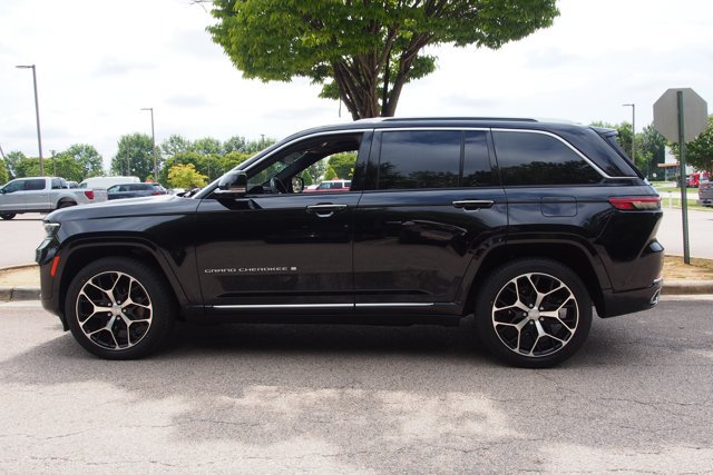 Used 2023 Jeep Grand Cherokee Summit AWD/4WD image 4