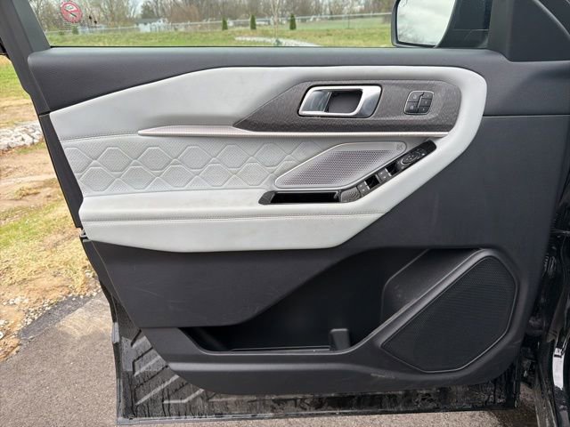 Certified 2025 Ford Explorer Platinum w/ LUX Leather Package AWD/4WD image 25