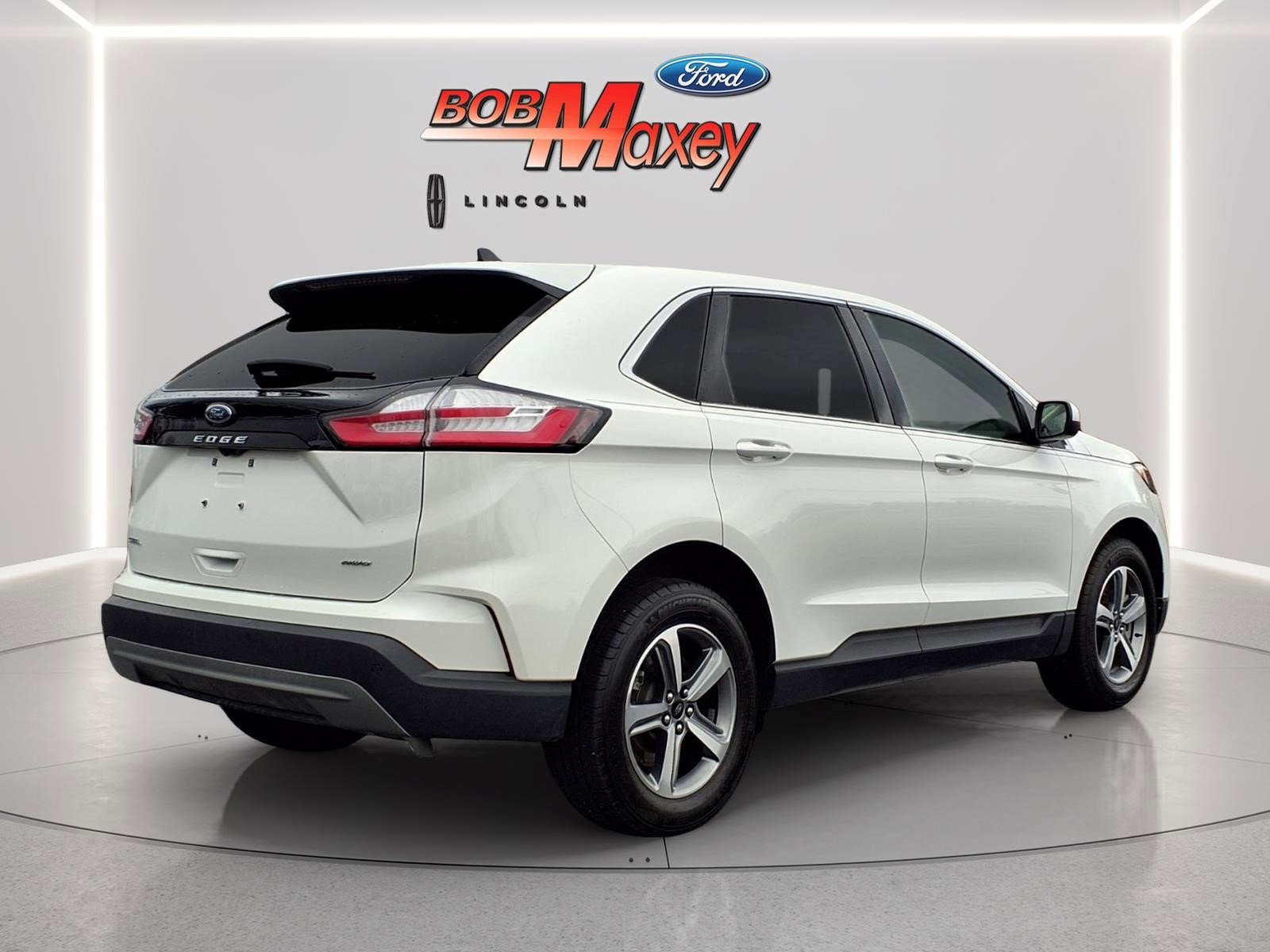Certified 2024 Ford Edge SEL w/ Convenience Package AWD/4WD image 4