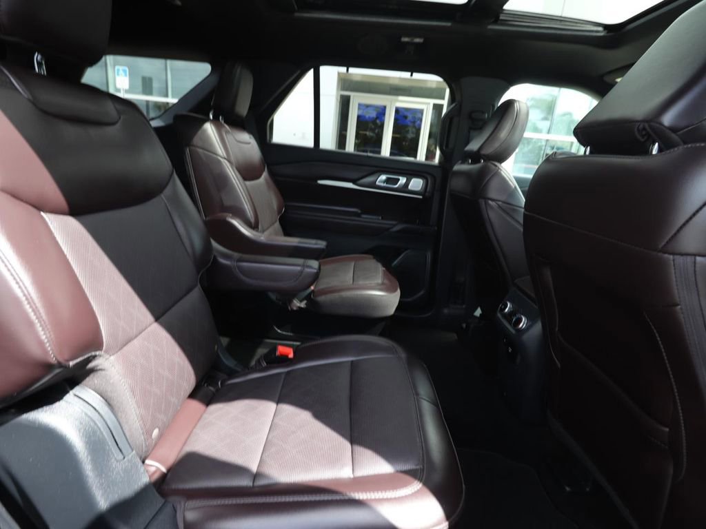 Certified 2025 Ford Explorer Platinum image 23